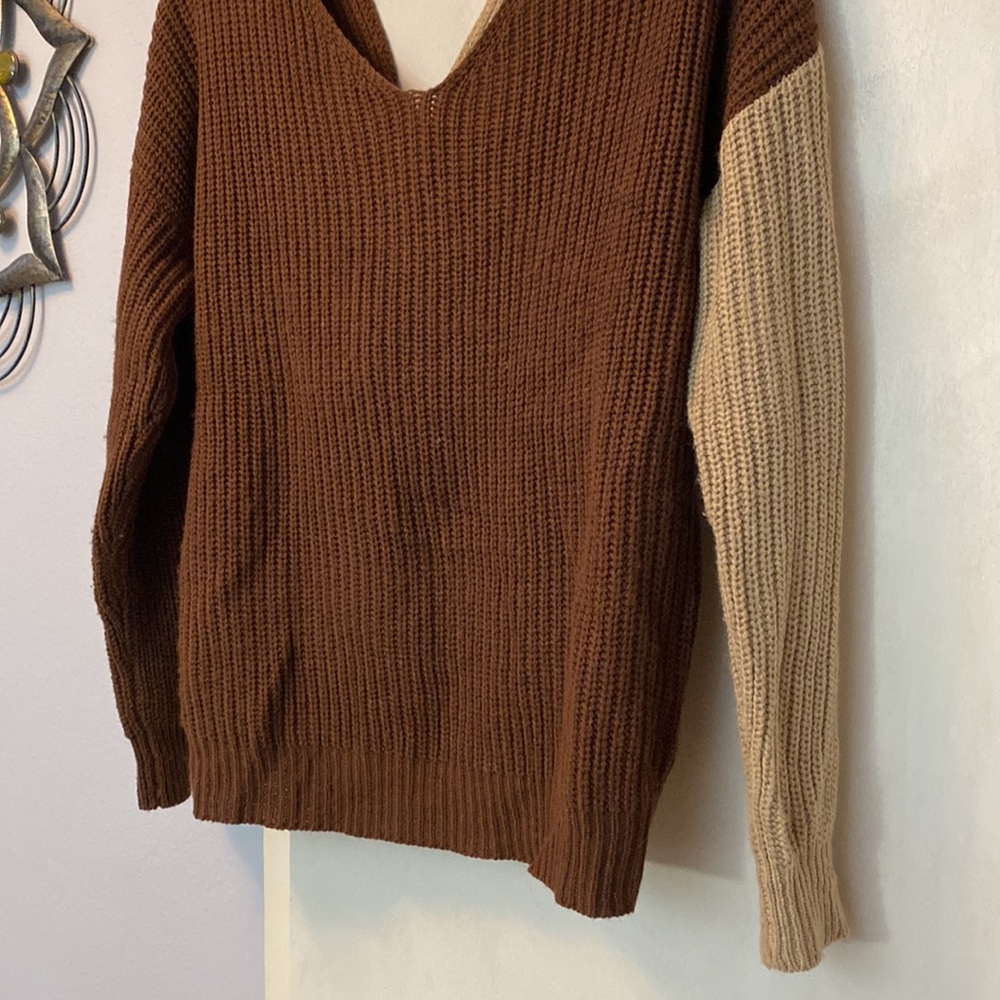 Love Tree Color block back-twist sweater- Size L - Picture 3 of 5